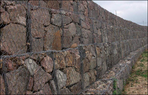 Gabion Wall Fabricated of Mesh Basket Filled with Rocks and Lined with Geotextiles